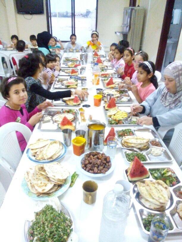 بنك الشام يشارك بتوزيع سلل غذائية رمضانية بالتعاون مع جمعية غراس